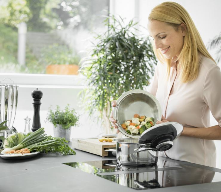 Cuocere le verdure senza aggiunta di acqua: come fare e quali sono i reali benefici