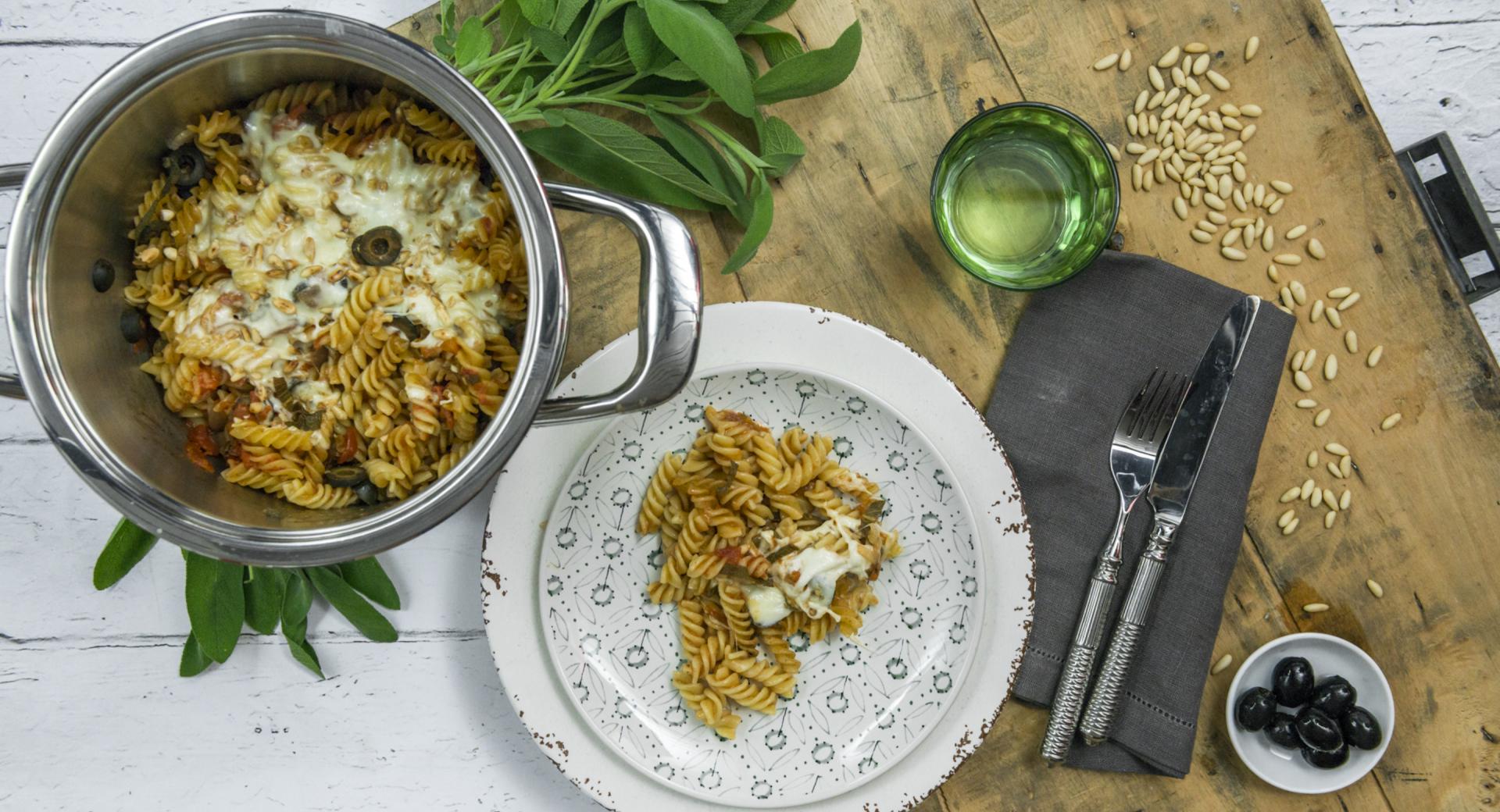 Sformato di pasta con mozzarella e pomodori