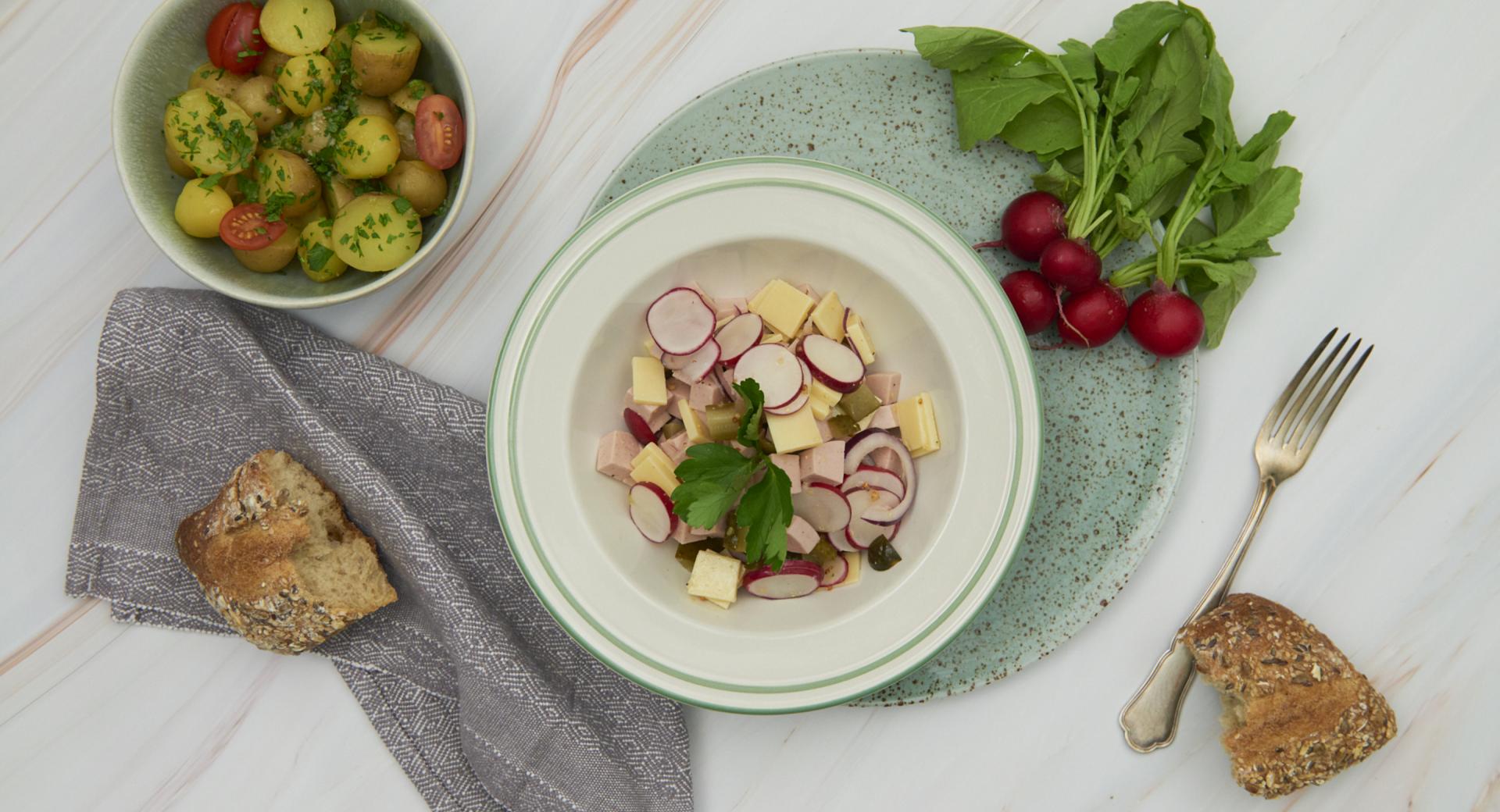 Insalata di wurstel e formaggio