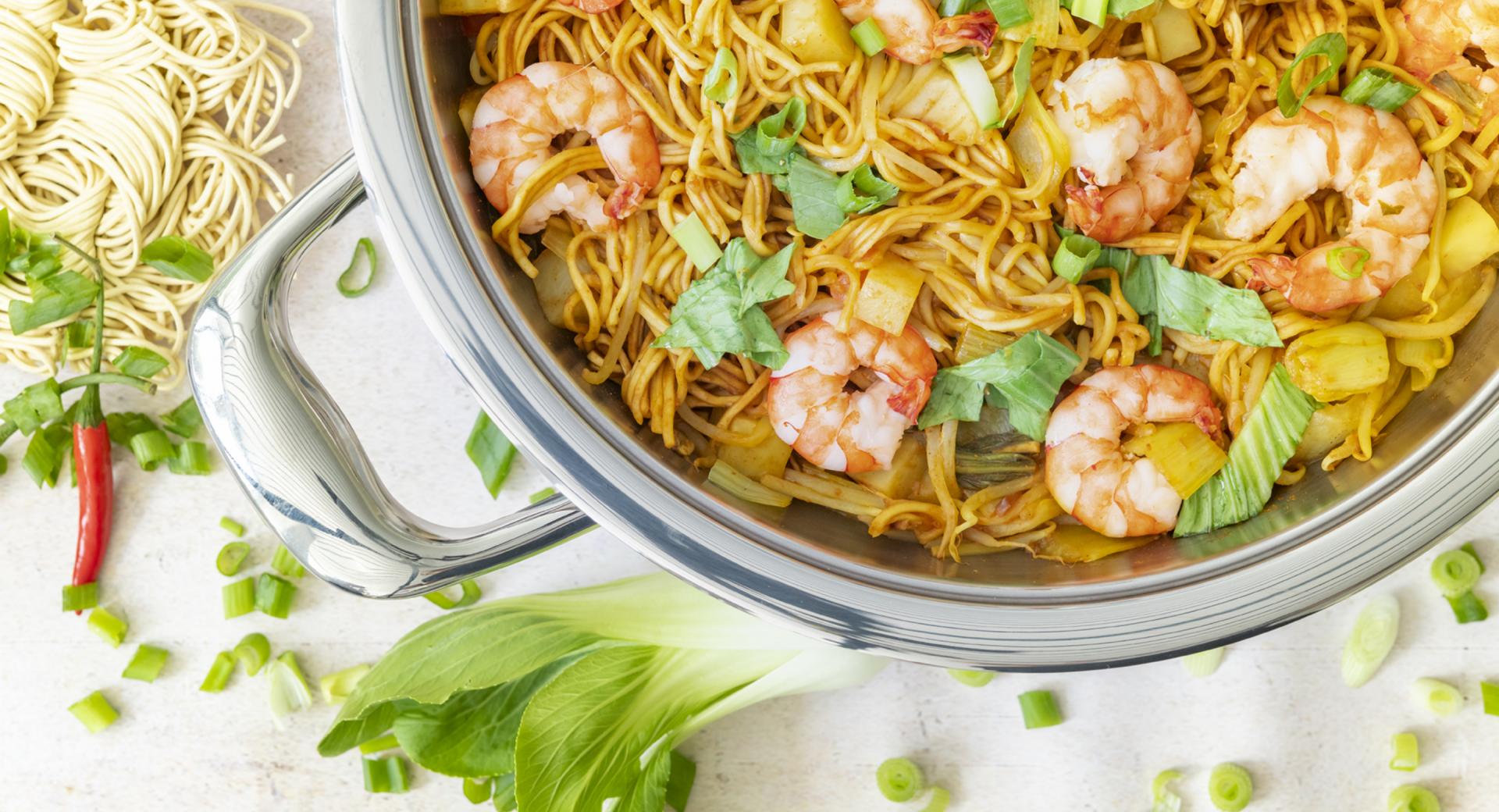 Spaghetti con gamberetti e cavolo cinese