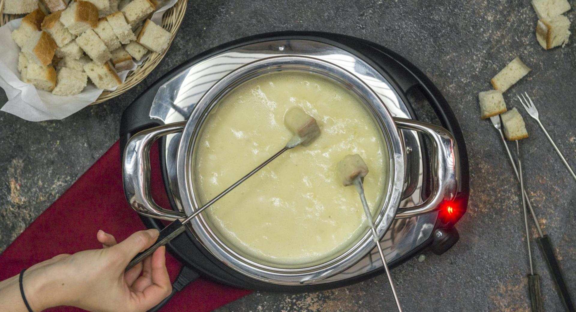 Fonduta di formaggio svizzera