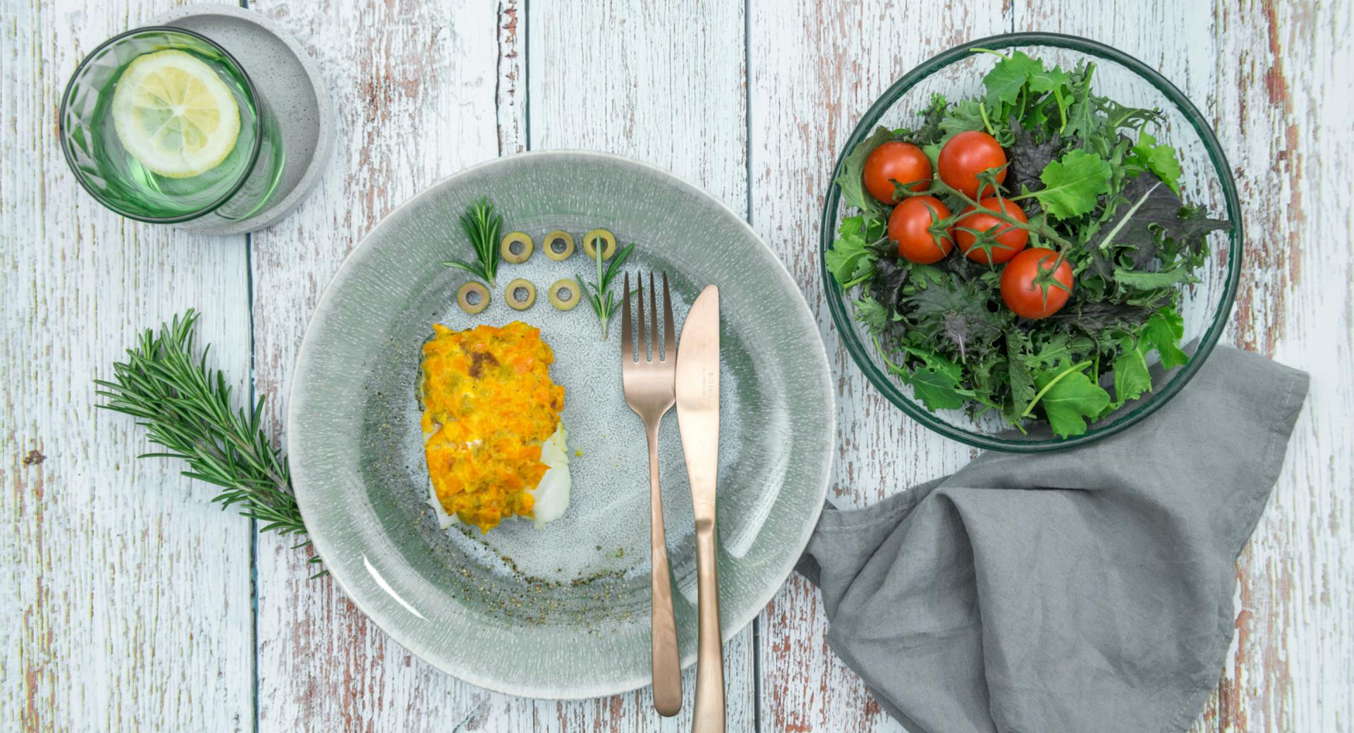 Filetto di pesce con crosta di olive e peperone