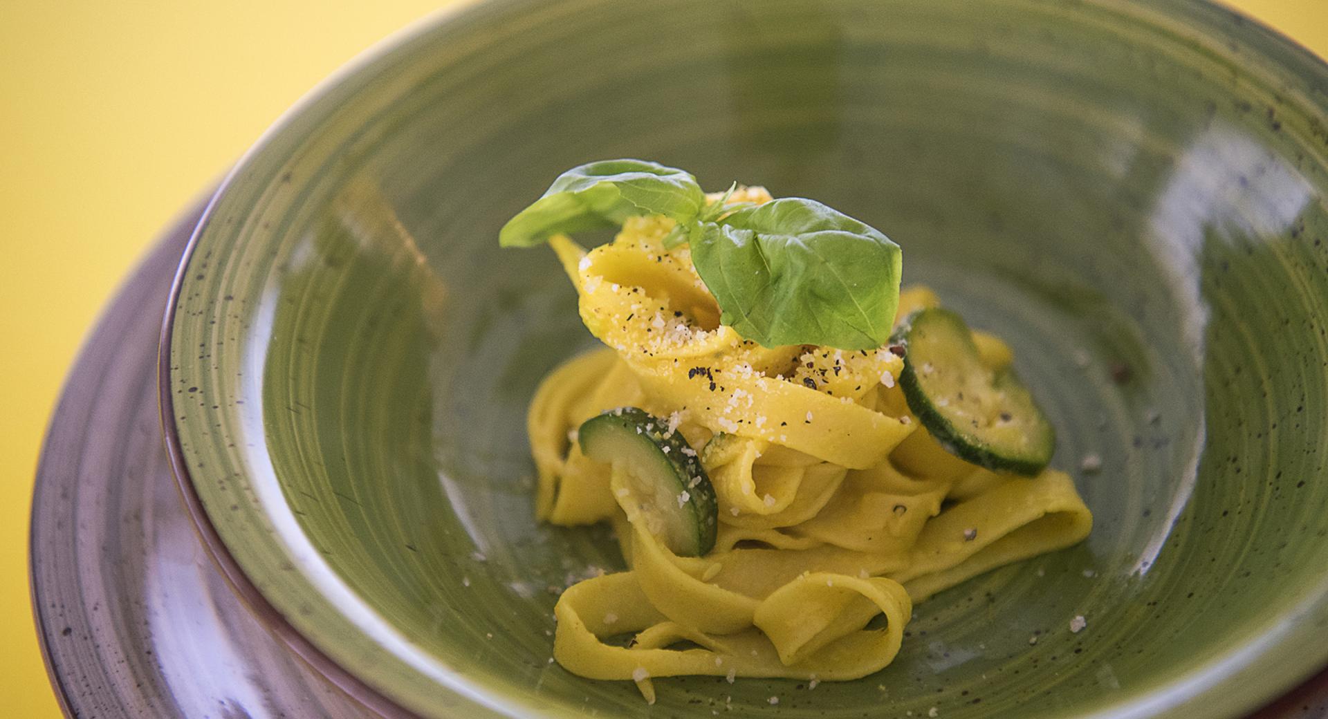 Tagliatelle con zucchine e limone