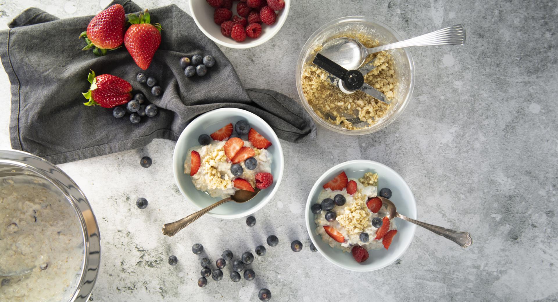 Muesli di avena con frutti di bosco per bambini