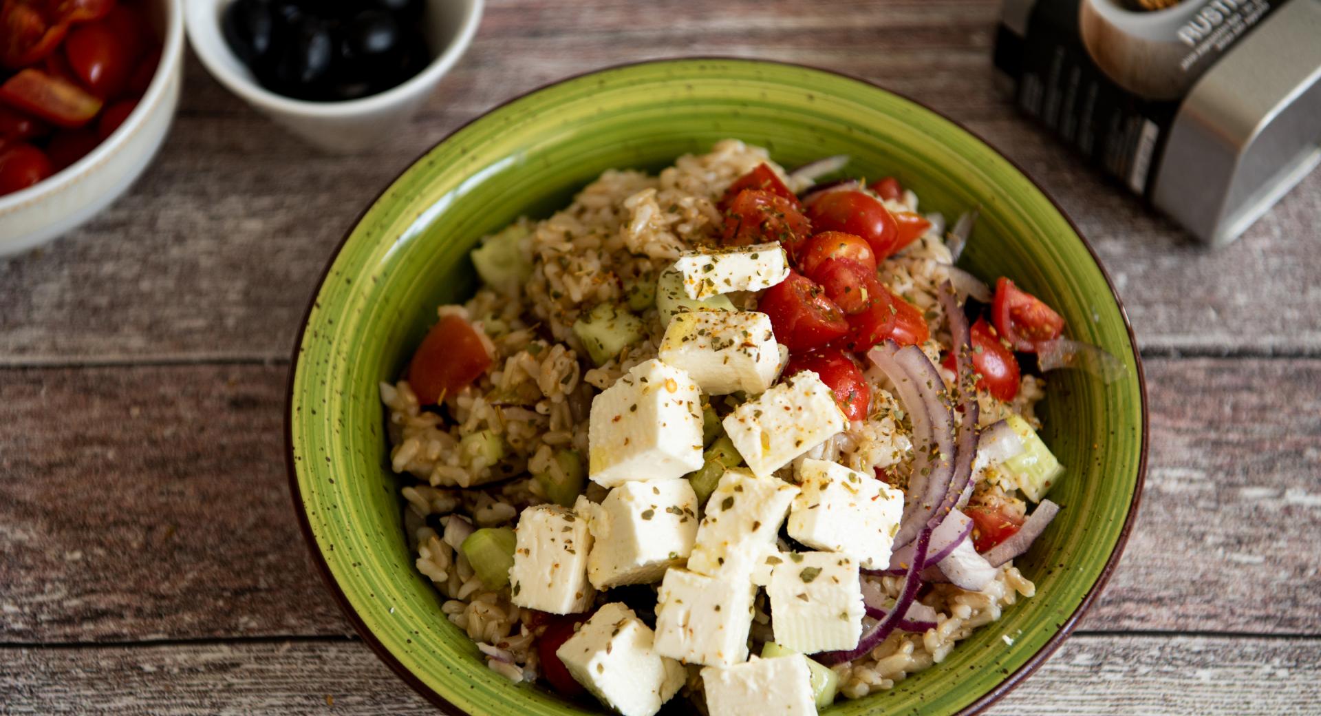 Insalata greca con carnaroli integrale