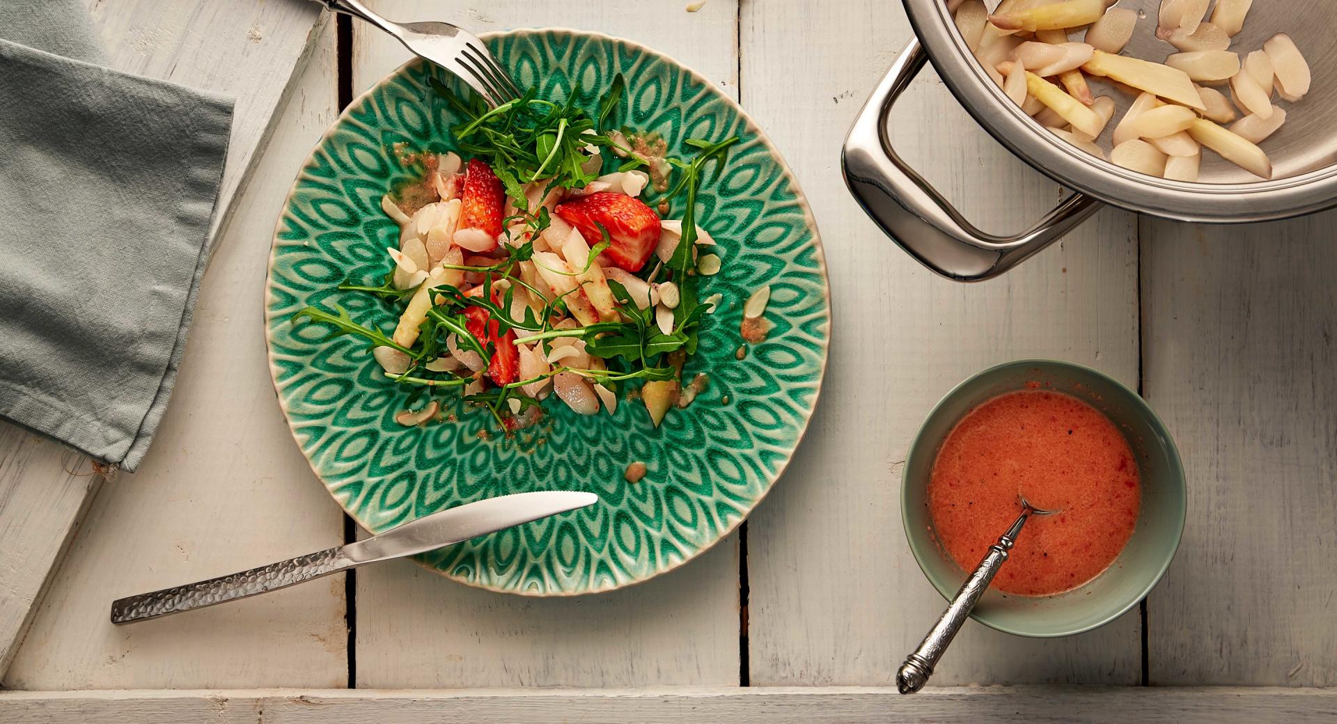 Insalata di asparagi e fragole 
