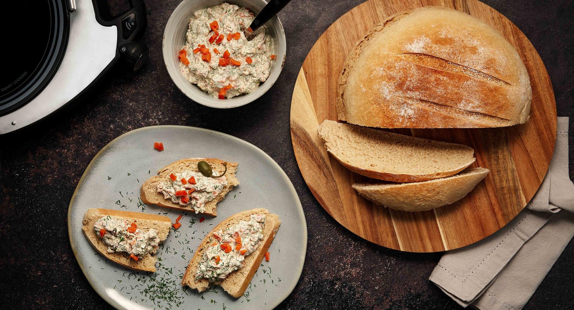 Pane allo yogurt con crema di salmone
