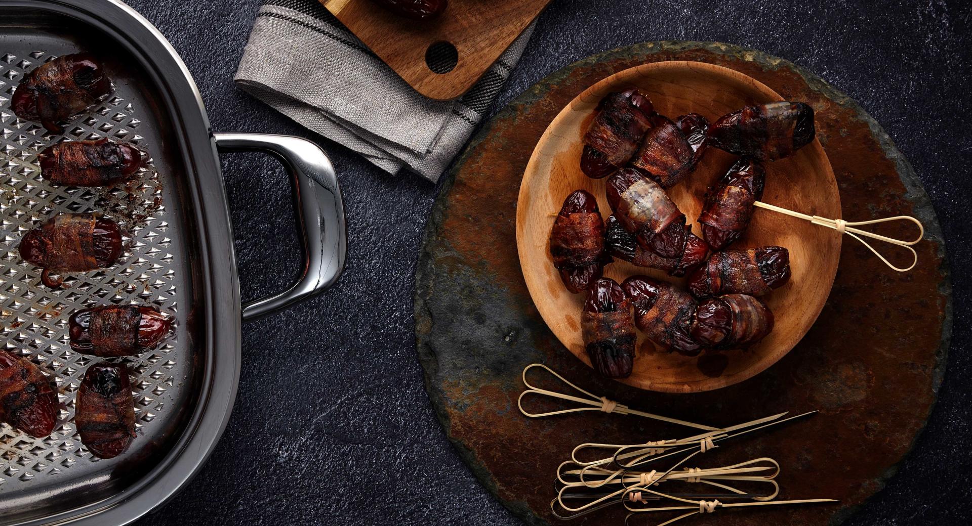 Involtini con datteri e speck Involtini con datteri e speck