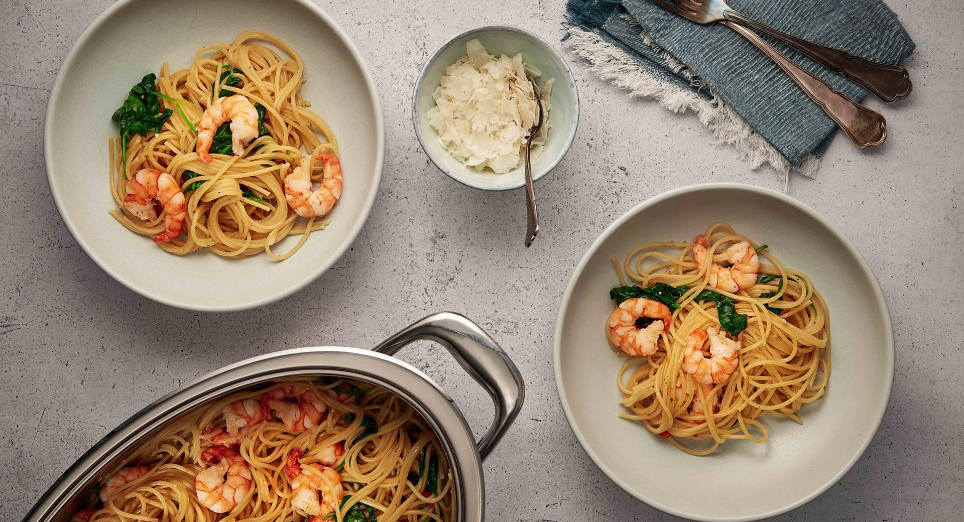 Spaghetti con gamberi e spinaci Spaghetti con gamberi e spinaci