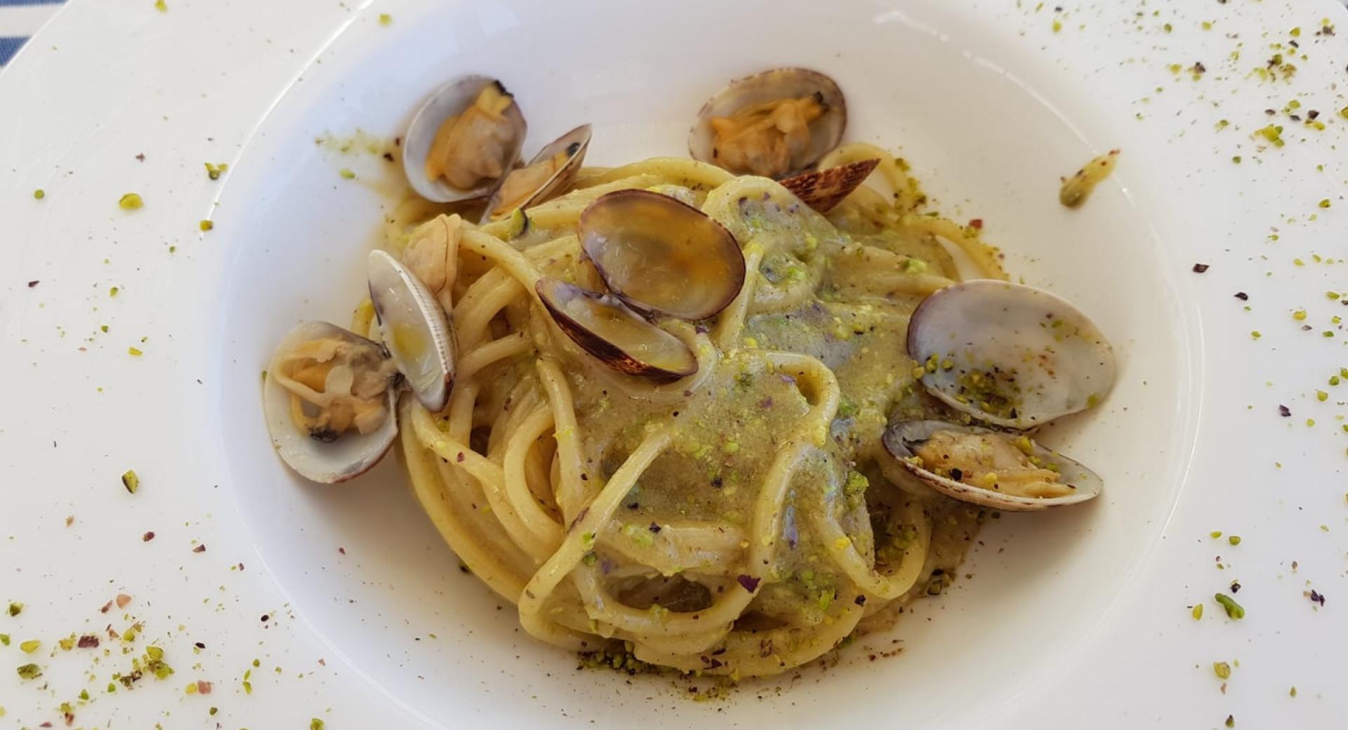 spaghetti al pesto di pistacchio