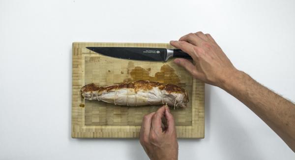 Tagliare l’arrosto a fette, guarnire con gli scalogni, insaporire e servire.