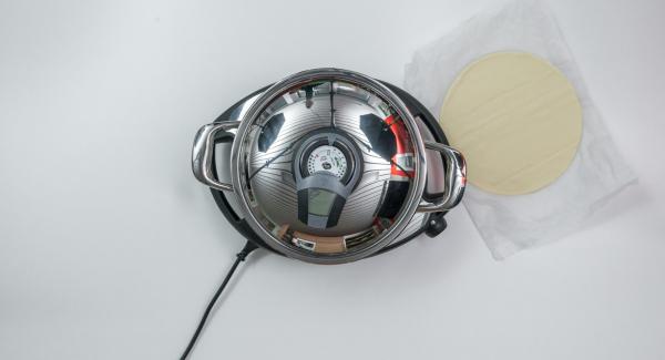 Posizionare l'Unità di cottura 24 cm 2,5 l su Navigenio impostato a livello 6. Con l'ausilio di Audiotherm riscaldare fino alla finestra "carne".