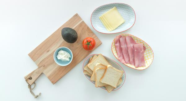 Disporre gli ingredienti sul piano.