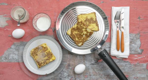 Cospargere il pancarrè con lo zucchero aromatizzato alla cannella e servire.