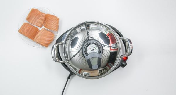 Posizionare l'Unità di cottura 24cm 3,5 l e posizionarla su Navigenio impostato a livello 6. Con l'ausilio di Audiotherm riscaldare fino alla finestra "carne".