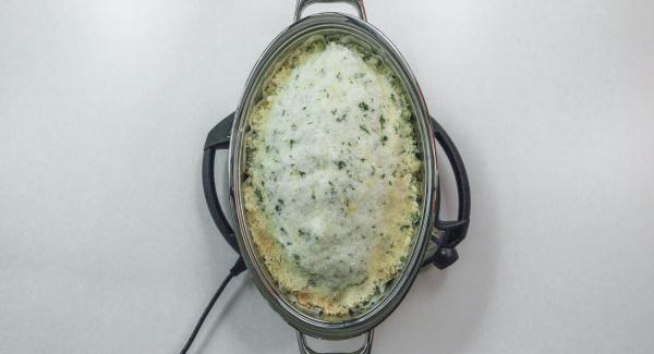 Al suono di Audiotherm, rimuovere con cautela la crosta di sale, sfilettare il pesce e servire condito con un filo di olio di oliva.