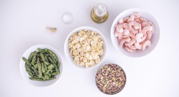 Disporre gli ingredienti sul piano.