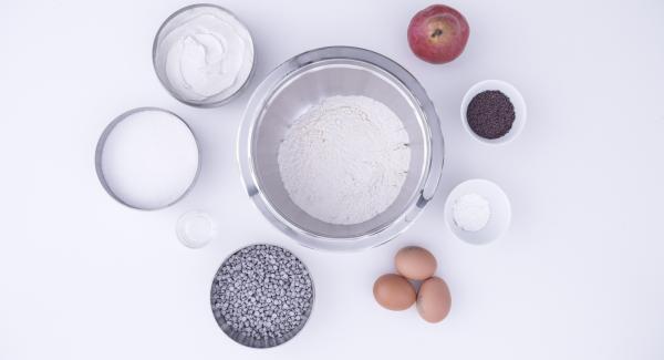 Disporre gli ingredienti sul piano.