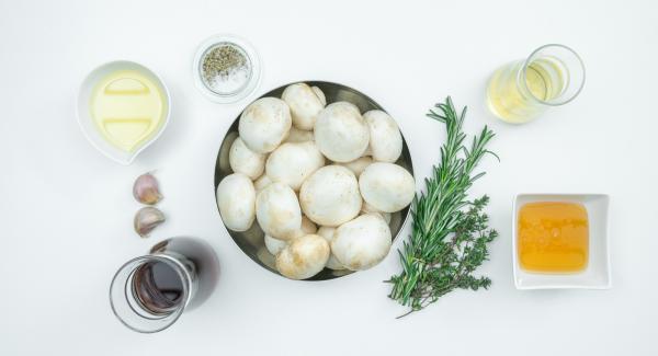 Disporre gli ingredienti sul piano.