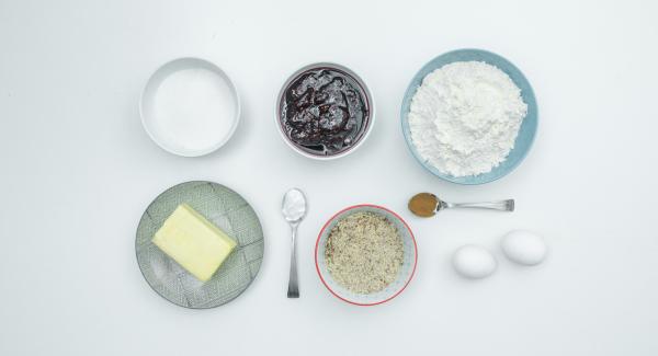 Disporre gli ingredienti sul piano.