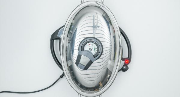 Coprire l’Unità Ovale Grill con il coperchio e posizionarla su Navigenio impostato a livello 6. Accendere Audiotherm, applicarlo su Visiotherm e ruotarlo finché appare il simbolo “carne”.