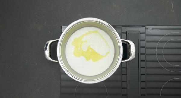 Mettere il burro nell'unità di cottura, disporla sul fornello impostato a livello massimo, aggiungere lo zucchero e il latte rimasti. Portare a bollore e togliere dal fornello.