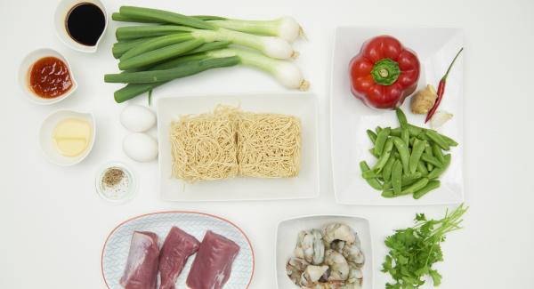 Disporre tutti gli ingredienti sul piano.