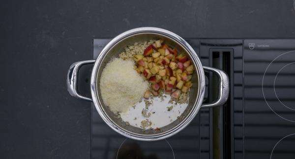 Al suono di Audiotherm, posizionare l'unità nel suo coperchio capovolto e attendere l’apertura di Secuquick. Amalgamare il latte, il formaggio grattugiato e i dadini di pesca, quindi aggiustare di sale e
pepe.