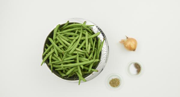 Disporre tutti gli ingredienti sul piano.