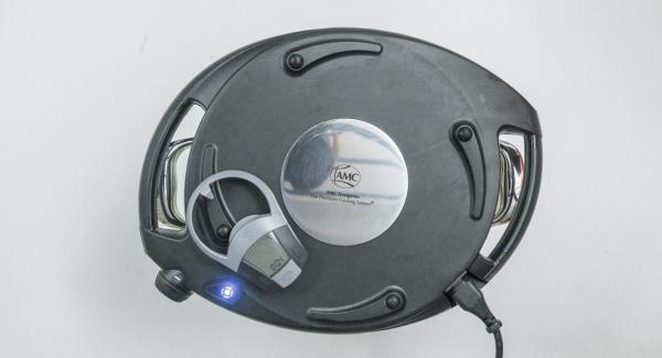 Posizionare l'Unità nel suo coperchio capovolto e coprirla con Navigenio rivolto verso il basso, impostato a livello I. Mentre la spia lampeggia, inserire un tempo di 4 minuti su Audiotherm e cuocere al forno fino a ottenere la doratura/croccantezza desiderata.