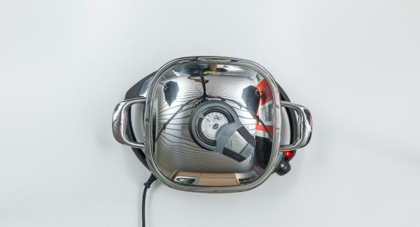 Al suono di Audiotherm, abbassare Navigenio a livello 2 e proseguire la cottura sino a raggiungere il punto di girata a 90°.