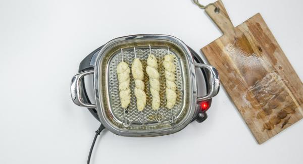 Preparare gli altri spiedini allo stesso modo, impostando Navigenio a livello 2. Preparare gli altri spiedini allo stesso modo, impostando Navigenio a livello 2.