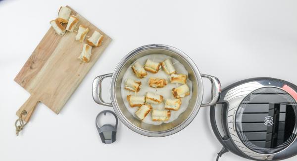 Posizionare l'Unità di cottura nel suo coperchio capovolto e coprirla con Navigenio rivolto verso il basso, impostato a livello I. Mentre la spia lampeggia, inserire un tempo di 3 minuti su Audiotherm e cuocere al forno fino a ottenere la doratura desiderata.