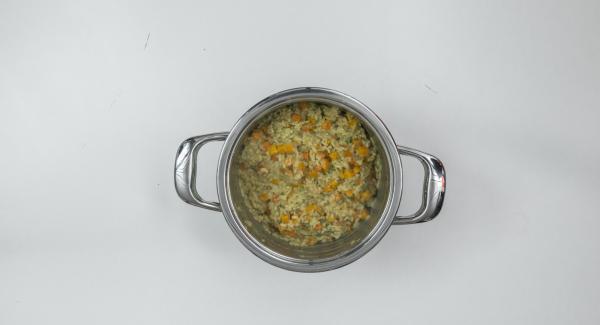 Cospargere con il prezzemolo e insaporire con succo di limone, sale e pepe. Cospargere con il prezzemolo e insaporire con succo di limone, sale e pepe.