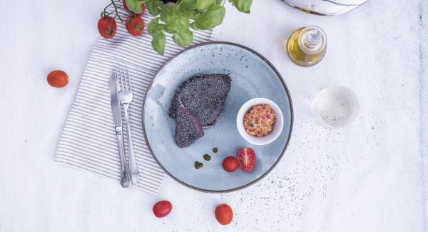 Al suono di Audiotherm, estrarre i filetti di tonno e servirli insieme al contorno mediterraneo. Al suono di Audiotherm, estrarre i filetti di tonno e servirli insieme al contorno mediterraneo.