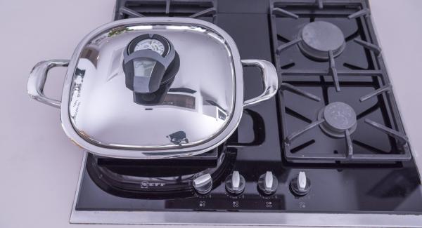 Coprire Arondo con il coperchio e con l’ausilio di Audiotherm riscaldare fino alla finestra “carne”. Al suono di Audiotherm adagiare i filetti all’interno di Arondo, premere leggermente e riposizionare Audiotherm sulla finestra “carne”. Al raggiungimento dei 90°C, girare i filetti e completare la cottura a proprio gradimento. Coprire Arondo con il coperchio e con l’ausilio di Audiotherm riscaldare fino alla finestra “carne”. Al suono di Audiotherm adagiare i filetti all’interno di Arondo, premere leggermente e riposizionare Audiotherm sulla finestra “carne”. Al raggiungimento dei 90°C, girare i filetti e completare la cottura a proprio gradimento.