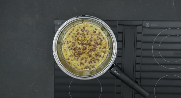 Riposizionare Navigenio rivolto verso il basso, impostare il livello massimo. Mentre la spia di Navigenio lampeggia in rosso/blu, inserire un tempo di cottura di ca. 3 minuti su Audiotherm. Riposizionare Navigenio rivolto verso il basso, impostare il livello massimo. Mentre la spia di Navigenio lampeggia in rosso/blu, inserire un tempo di cottura di ca. 3 minuti su Audiotherm.