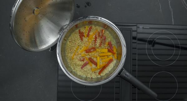 Aggiungere il merluzzo, il pomodoro a dadini e l’olio di oliva nella Padella. Aumentare il calore e far insaporire per ca. 2-3 minuti. Condire generosamente con sale e pepe, tagliare finemente le foglie di basilico e distribuirle sul piatto prima di servire. Aggiungere il merluzzo, il pomodoro a dadini e l’olio di oliva nella Padella. Aumentare il calore e far insaporire per ca. 2-3 minuti. Condire generosamente con sale e pepe, tagliare finemente le foglie di basilico e distribuirle sul piatto prima di servire.