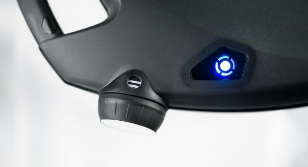 Collocare l’Unità di cottura nel suo coperchio capovolto, coprire con Navigenio rivolto verso il basso impostato a livello I. Mentre la spia lampeggia di rosso e blu, inserire un tempo di 10 minuti su Audiotherm e cuocere al forno. Al termine regolare Navigenio a livello II e impostare su Audiotherm un tempo di 5 minuti. Collocare l’Unità di cottura nel suo coperchio capovolto, coprire con Navigenio rivolto verso il basso impostato a livello I. Mentre la spia lampeggia di rosso e blu, inserire un tempo di 10 minuti su Audiotherm e cuocere al forno. Al termine regolare Navigenio a livello II e impostare su Audiotherm un tempo di 5 minuti.