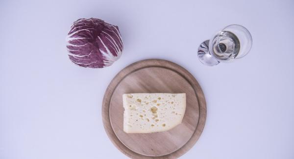 Disporre gli ingredienti sul piano. Disporre gli ingredienti sul piano.