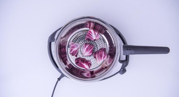 Inserire i fagottini all’interno della Padella Arcobaleno Prestige 24 cm e posizionarla su Navigenio impostato a livello 6 con Audiotherm posizionato sulla finestra “carne”. Inserire i fagottini all’interno della Padella Arcobaleno Prestige 24 cm e posizionarla su Navigenio impostato a livello 6 con Audiotherm posizionato sulla finestra “carne”.