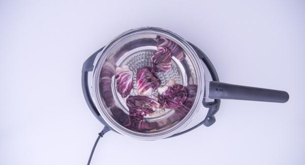 Al suono di Audiotherm, estrarre i fagottini e servirli accompagnati da foglie di salvia fresca  e un pizzico di pepe. Al suono di Audiotherm, estrarre i fagottini e servirli accompagnati da foglie di salvia fresca  e un pizzico di pepe.