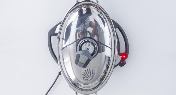 Al suono di Audiotherm, voltare i biscotti, inserire un tempo di cottura di 1 minuto su Audiotherm e ruotarlo finchè compare il simbolo “verdura”. Al suono di Audiotherm, voltare i biscotti, inserire un tempo di cottura di 1 minuto su Audiotherm e ruotarlo finchè compare il simbolo “verdura”.