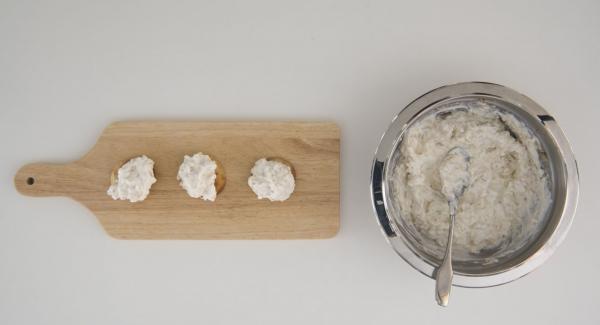 Al termine, togliere i dischi di pasta dall'Unità. Procedere allo stesso modo per cuocere i restanti. Ricoprire quindi 6 dischi con la farcitura di ricotta e posizionarvi sopra gli altri 6 dischi. Al termine, togliere i dischi di pasta dall'Unità. Procedere allo stesso modo per cuocere i restanti. Ricoprire quindi 6 dischi con la farcitura di ricotta e posizionarvi sopra gli altri 6 dischi.