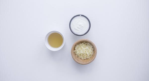 Disporre tutti gli ingredienti sul piano. Disporre tutti gli ingredienti sul piano.