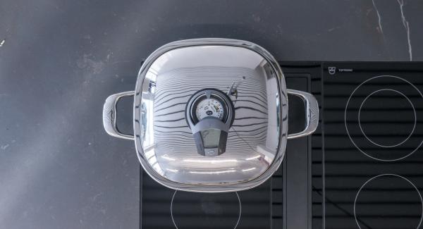 Al suono di Audiotherm, girare gli spiedini e proseguire la cottura fino a raggiungere nuovamente il “punto di girata” di 90°C. Al suono di Audiotherm, girare gli spiedini e proseguire la cottura fino a raggiungere nuovamente il “punto di girata” di 90°C.