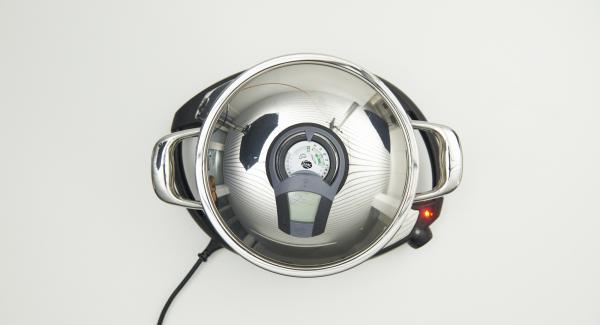 Al suono di Audiotherm, adagiare la carta forno all’interno dell’Unità e disporre i biscotti su di essa.