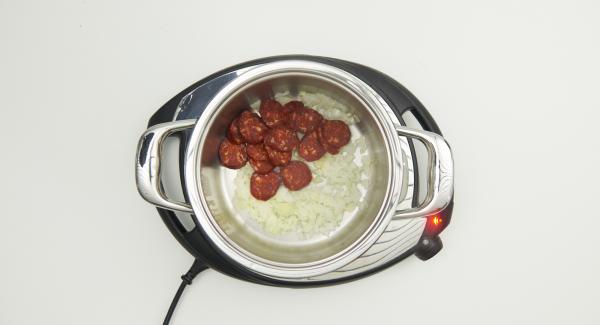 Mettere cipolla e aglio nell’Unità. Impostare Navigenio a livello 6 e scaldare l’Unità fino alla finestra “carne” con l’ausilio di Audiotherm applicato su Visiotherm.