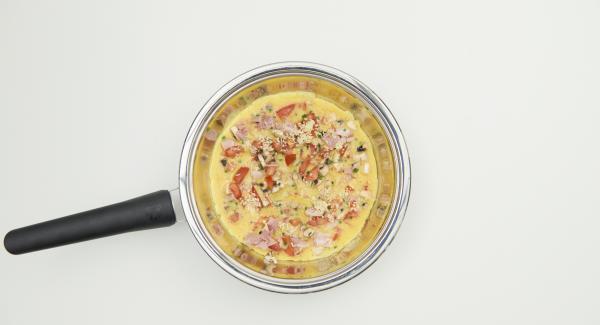 Collocare nuovamente Arcobaleno su un piano resistente al calore, coprirla con Navigenio capovolto e cuocere la seconda frittata come la prima, a livello I per ca. 5 minuti, fino a doratura.