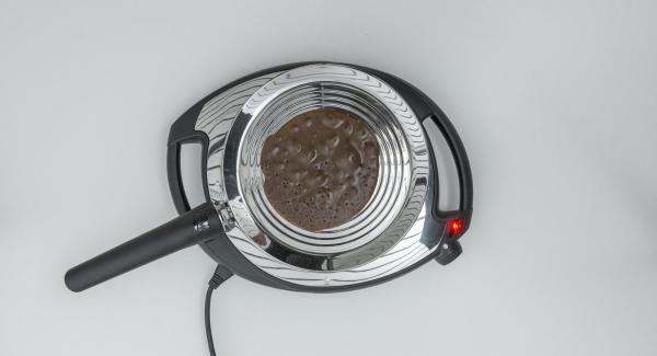 Al raggiungimento della doratura desiderata, girare il pancake e portarlo a cottura. Procedere allo stesso modo con la restante
pastella. Comporre con i pancake una torre e guarnire a piacere prima di servire.
